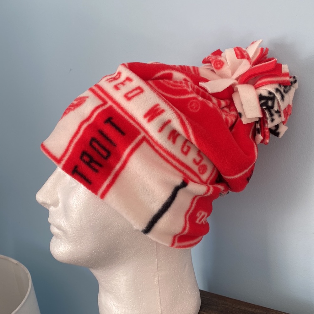 Like New Detroit Red Wings Fleece Red And White Puff Beanie Style Hat